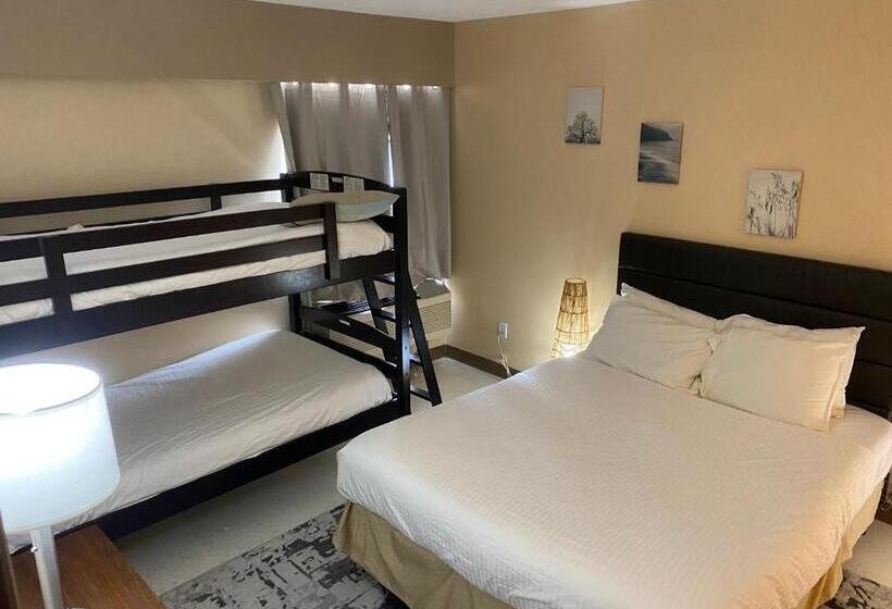 הוסטל Western Lodge