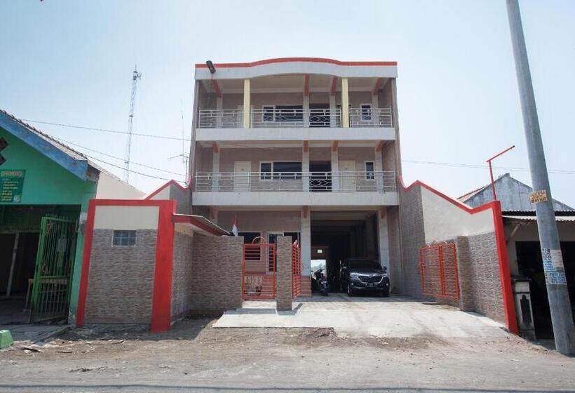 بنسيون Reddoorz Syariah At Sedati