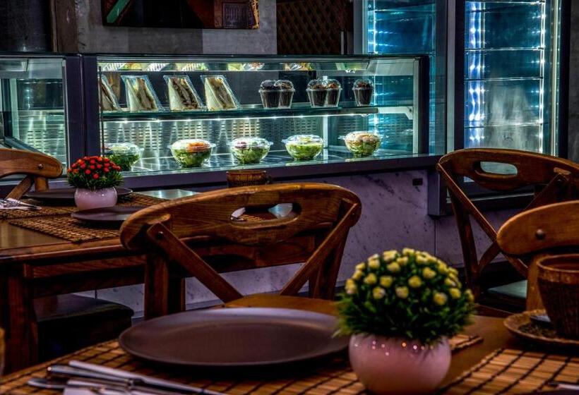 هتل Flowery Holiday Suites