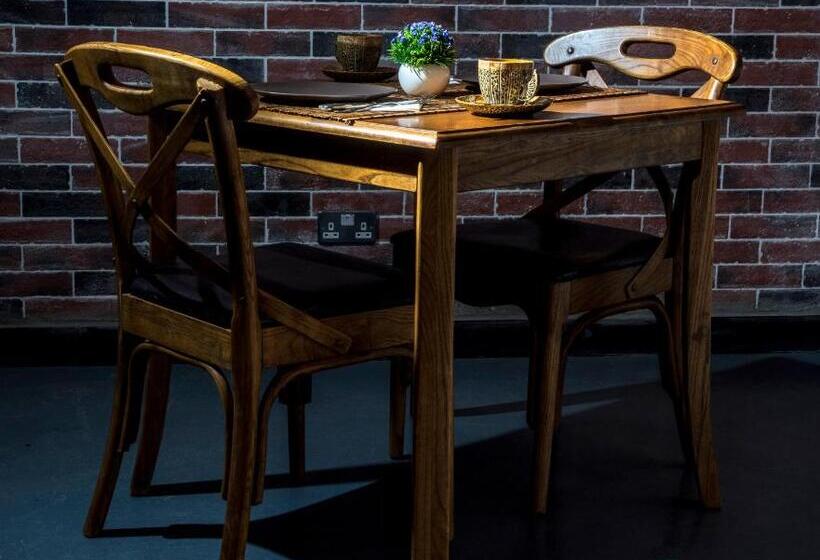 هتل Flowery Holiday Suites