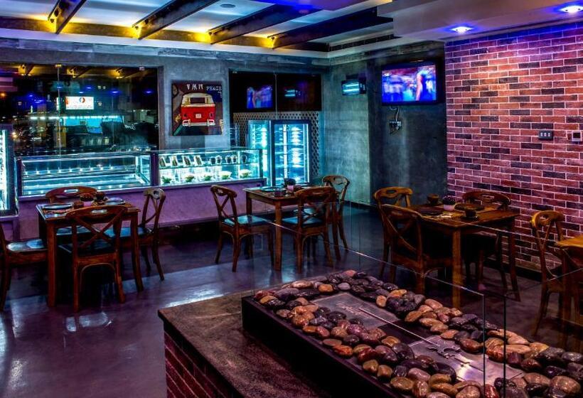 هتل Flowery Holiday Suites