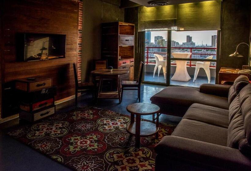 هتل Flowery Holiday Suites