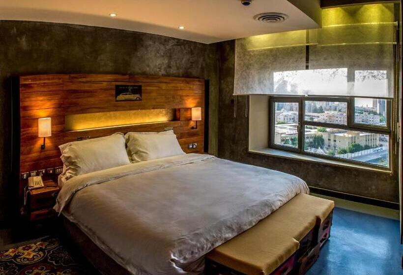 هتل Flowery Holiday Suites