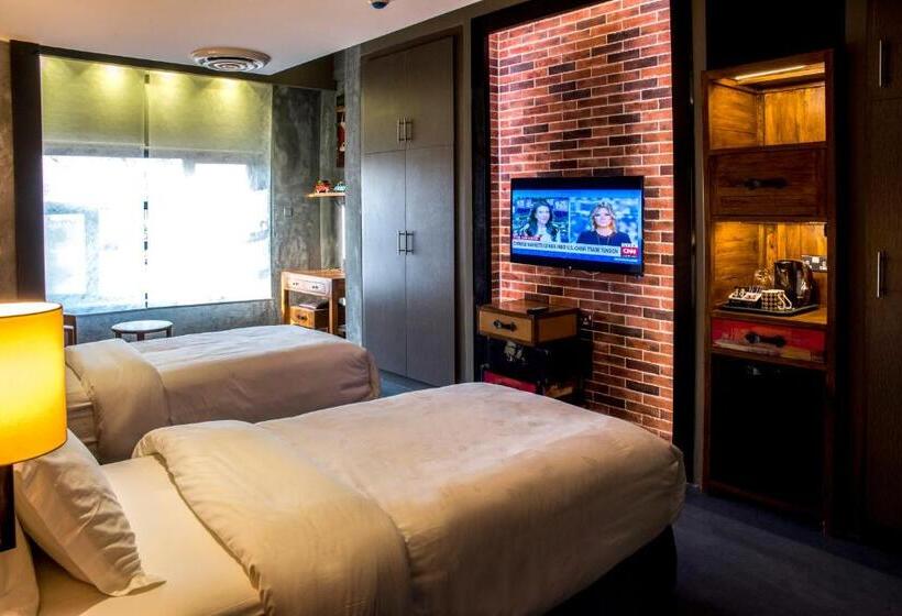 هتل Flowery Holiday Suites