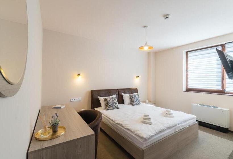 هتل Pensiunea Select Central