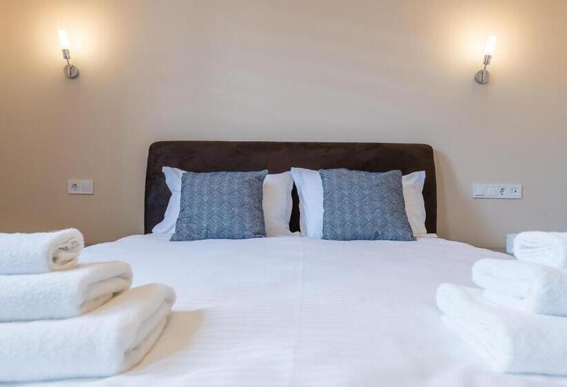 هتل Pensiunea Select Central