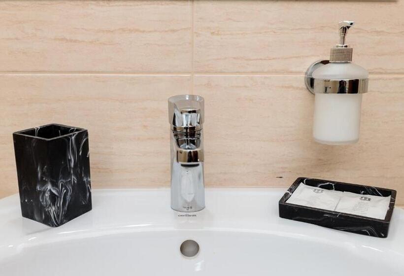 هتل Pensiunea Select Central