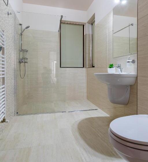 هتل Pensiunea Select Central