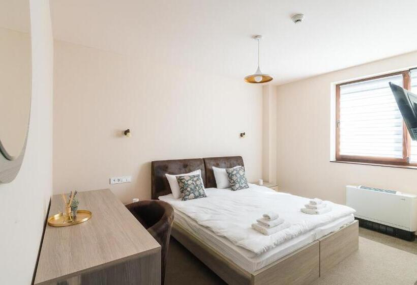 هتل Pensiunea Select Central