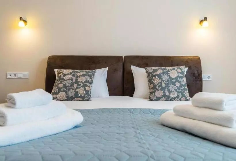 ホテル Pensiunea Select Central