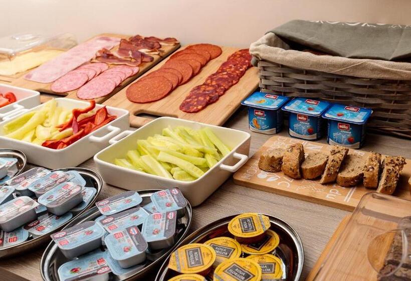 هتل Pensiunea Select Central