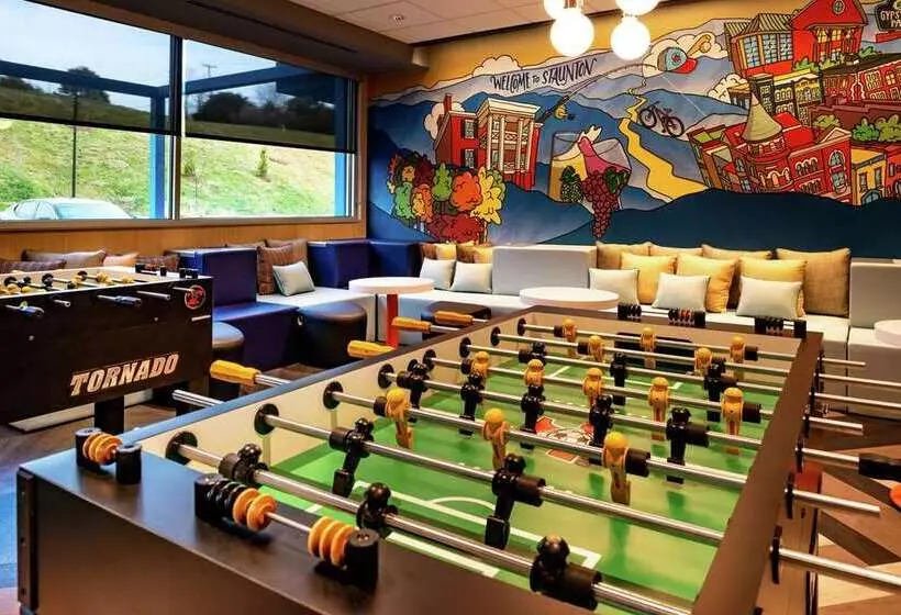 ホテル Tru By Hilton Staunton