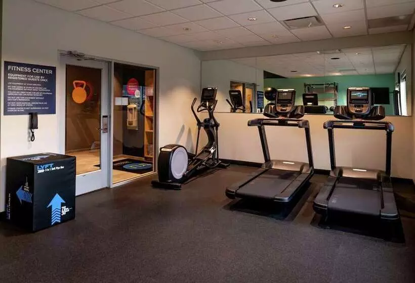 ホテル Tru By Hilton Staunton