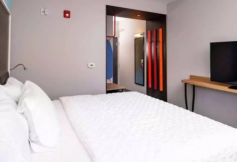 ホテル Tru By Hilton Staunton