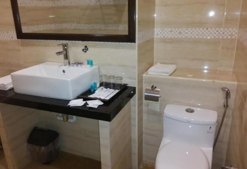 בית מלון כפרי Capital O 90653 Maxwell Inn Boutique