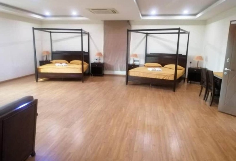 בית מלון כפרי Capital O 90653 Maxwell Inn Boutique