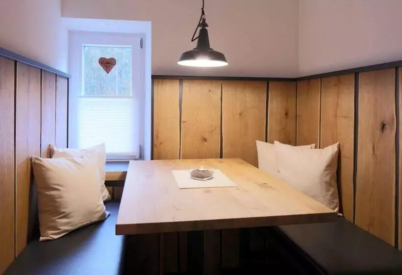 هاستل Haus Auerbach