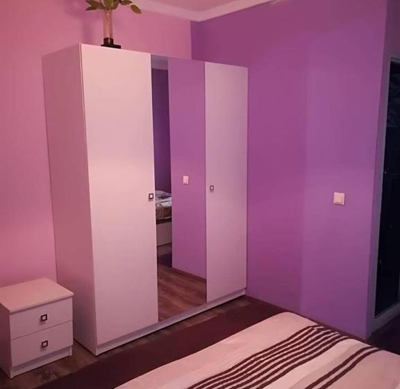 تختخواب و صبحانه Sanmari