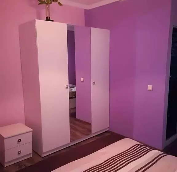 تختخواب و صبحانه Sanmari