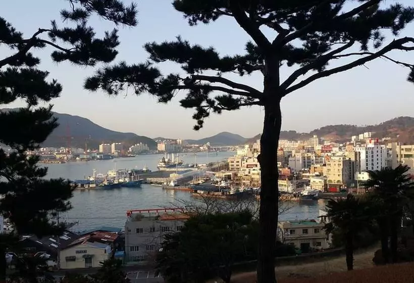 Majatalo Kangguan Guesthouse