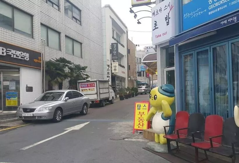 Majatalo Kangguan Guesthouse