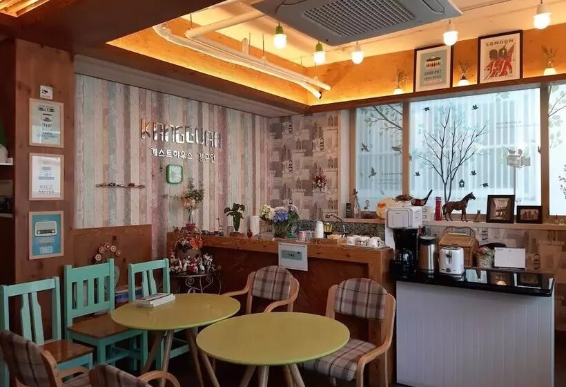 Majatalo Kangguan Guesthouse