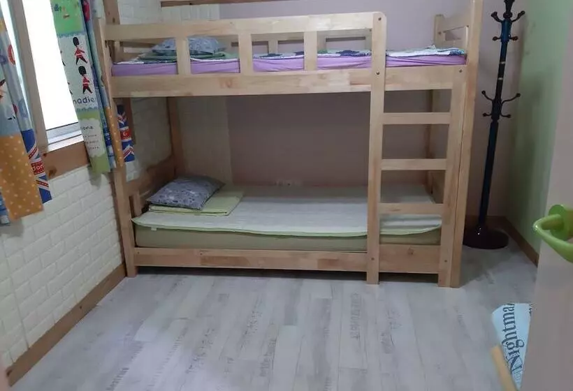 Majatalo Kangguan Guesthouse