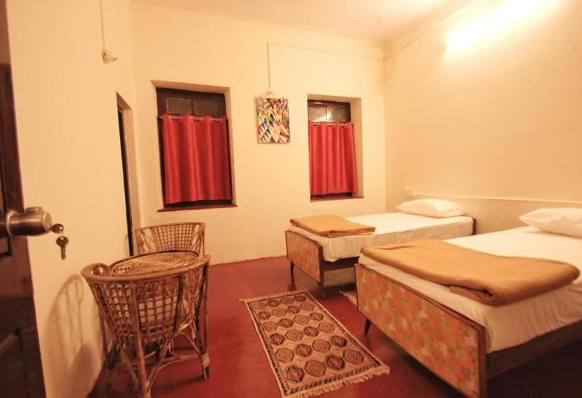 هاستل The Bunkers Ashram