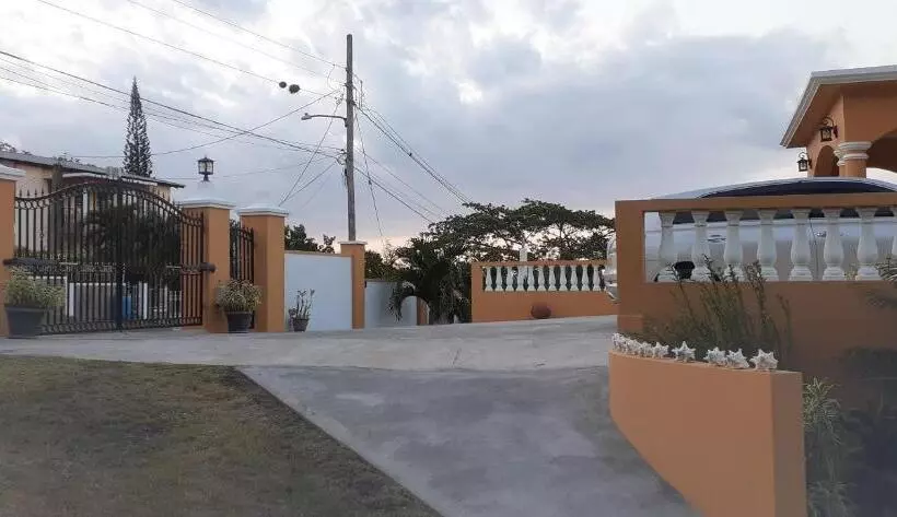 تختخواب و صبحانه Modrians