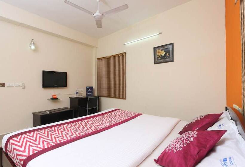호텔 Oyo 14404 Guindy Chennai Stays