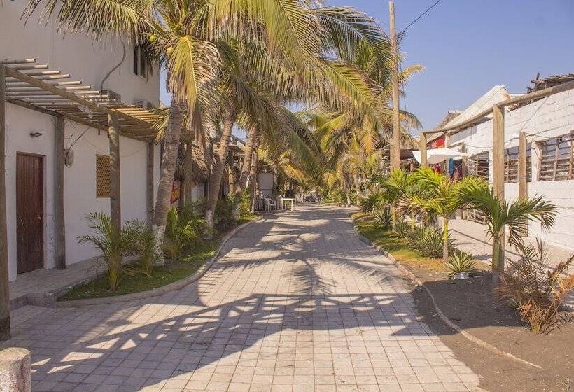 هتل Black Sand Beachhouse