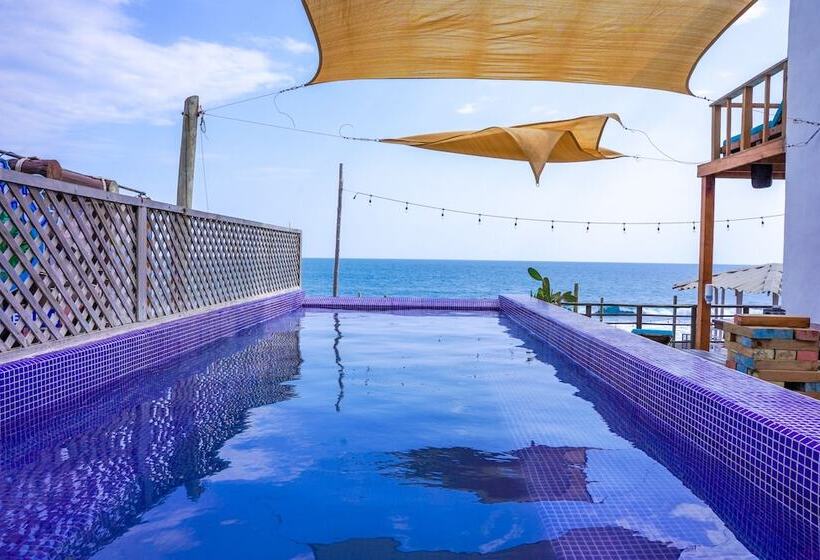 هتل Black Sand Beachhouse