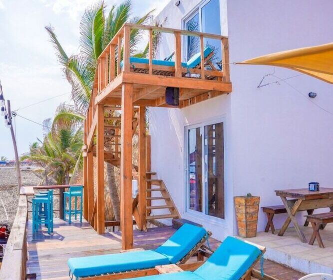 هتل Black Sand Beachhouse