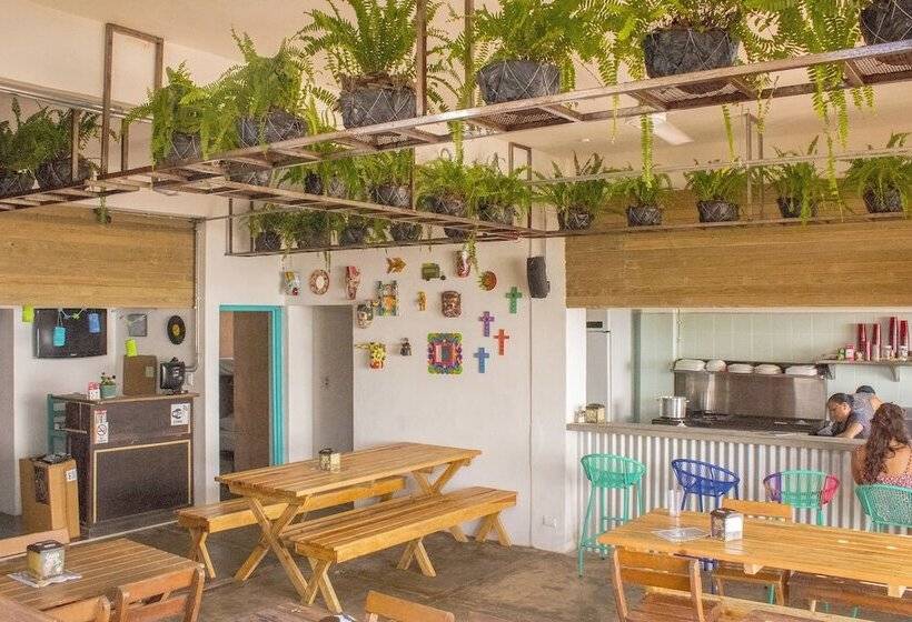 هتل Black Sand Beachhouse