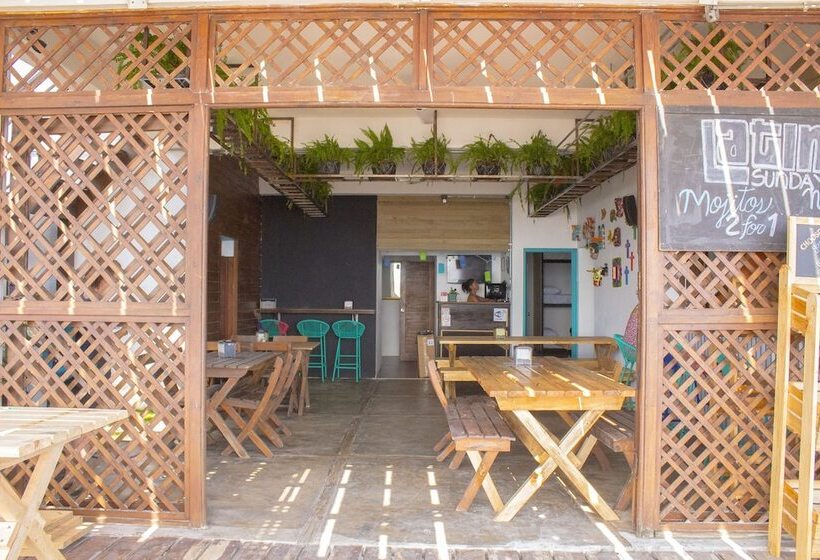 هتل Black Sand Beachhouse