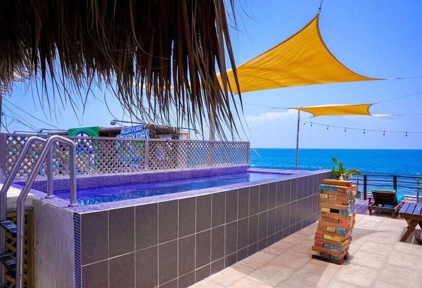 هتل Black Sand Beachhouse