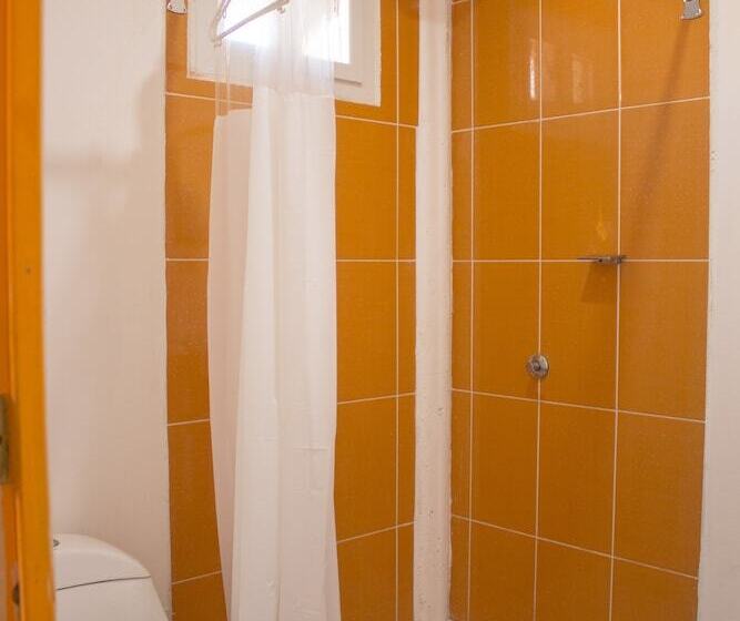 هتل Black Sand Beachhouse