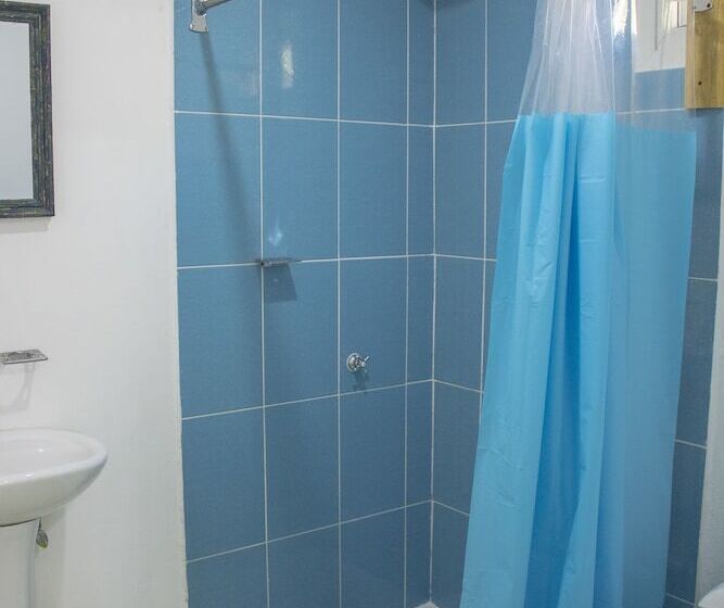 هتل Black Sand Beachhouse