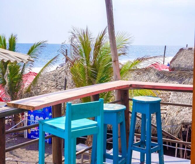 هتل Black Sand Beachhouse