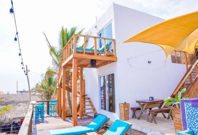 هتل Black Sand Beachhouse