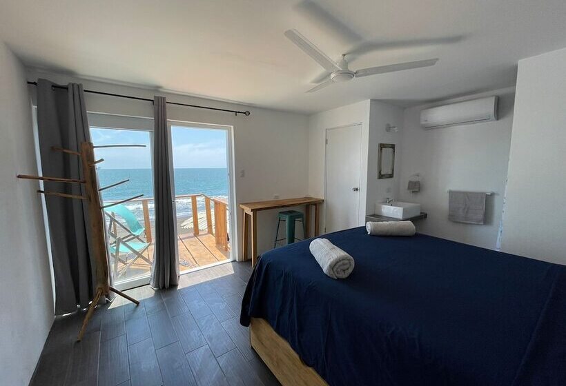 هتل Black Sand Beachhouse