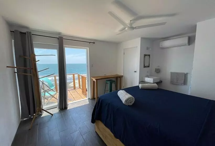 هتل Black Sand Beachhouse