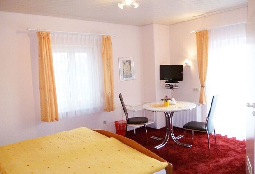 بنسيون Haus Bauer