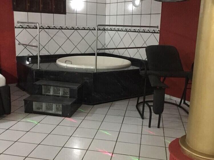 Citys Motel Adults Only