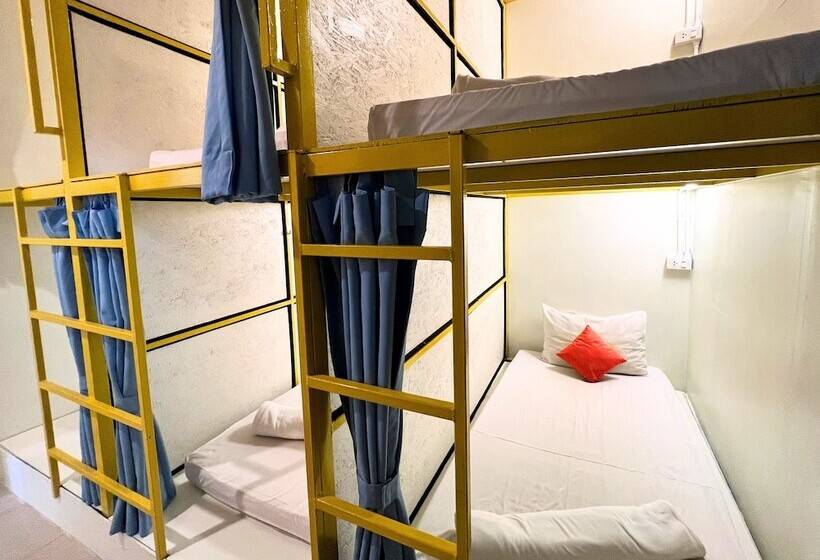 Sleepy Station Hostel