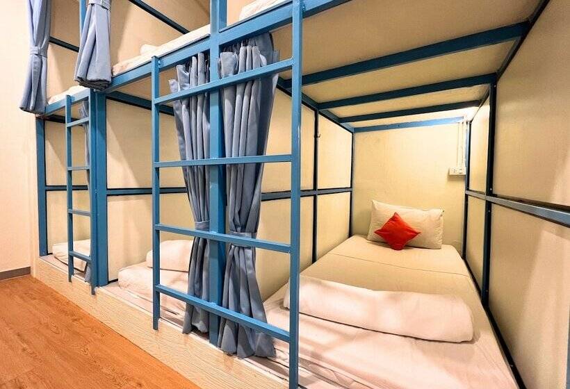 Sleepy Station Hostel