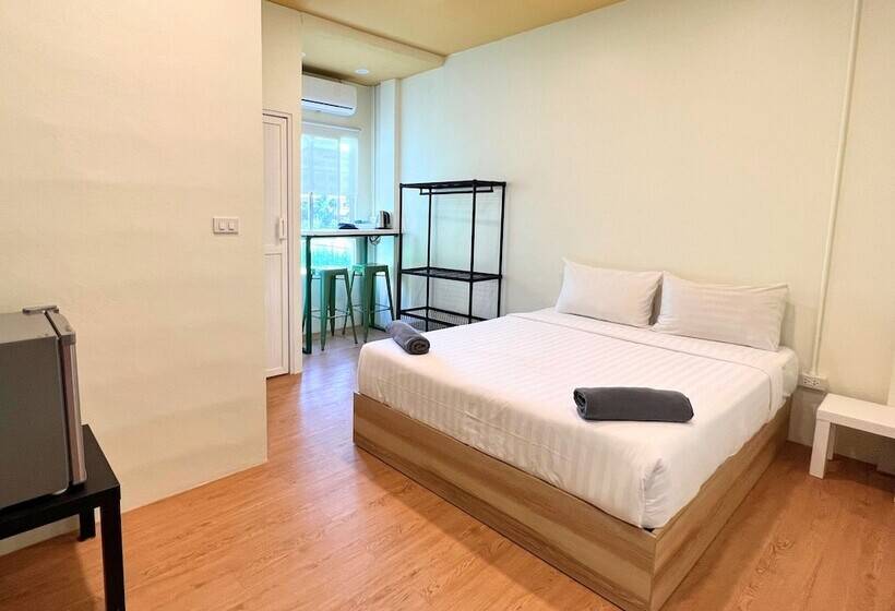 Sleepy Station Hostel