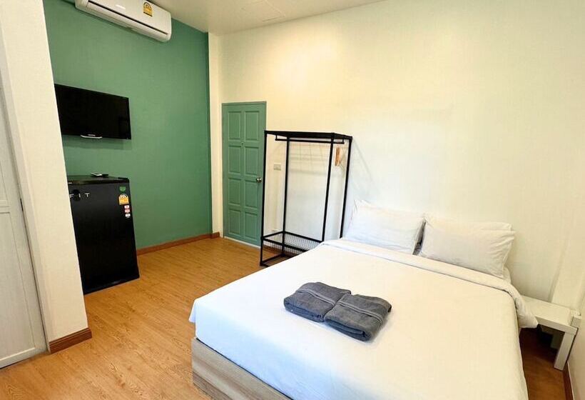 Sleepy Station Hostel