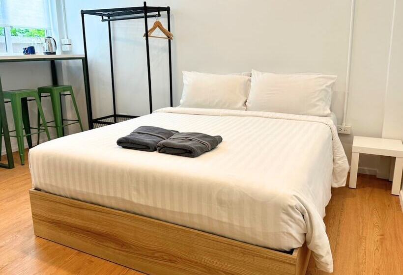 Sleepy Station Hostel