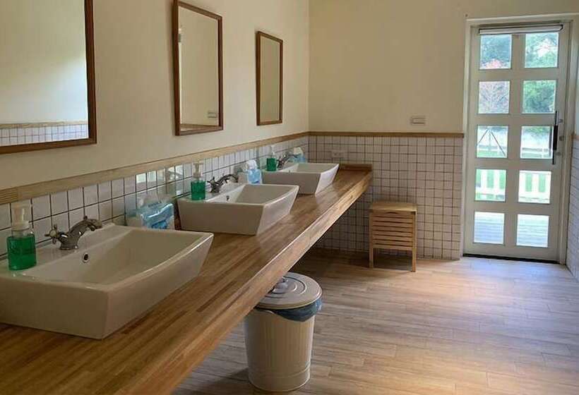 هاستل American Village Resort